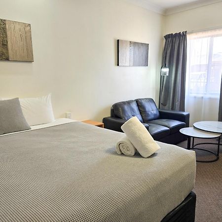 Ascot Lodge Motor Inn Кингарой Экстерьер фото