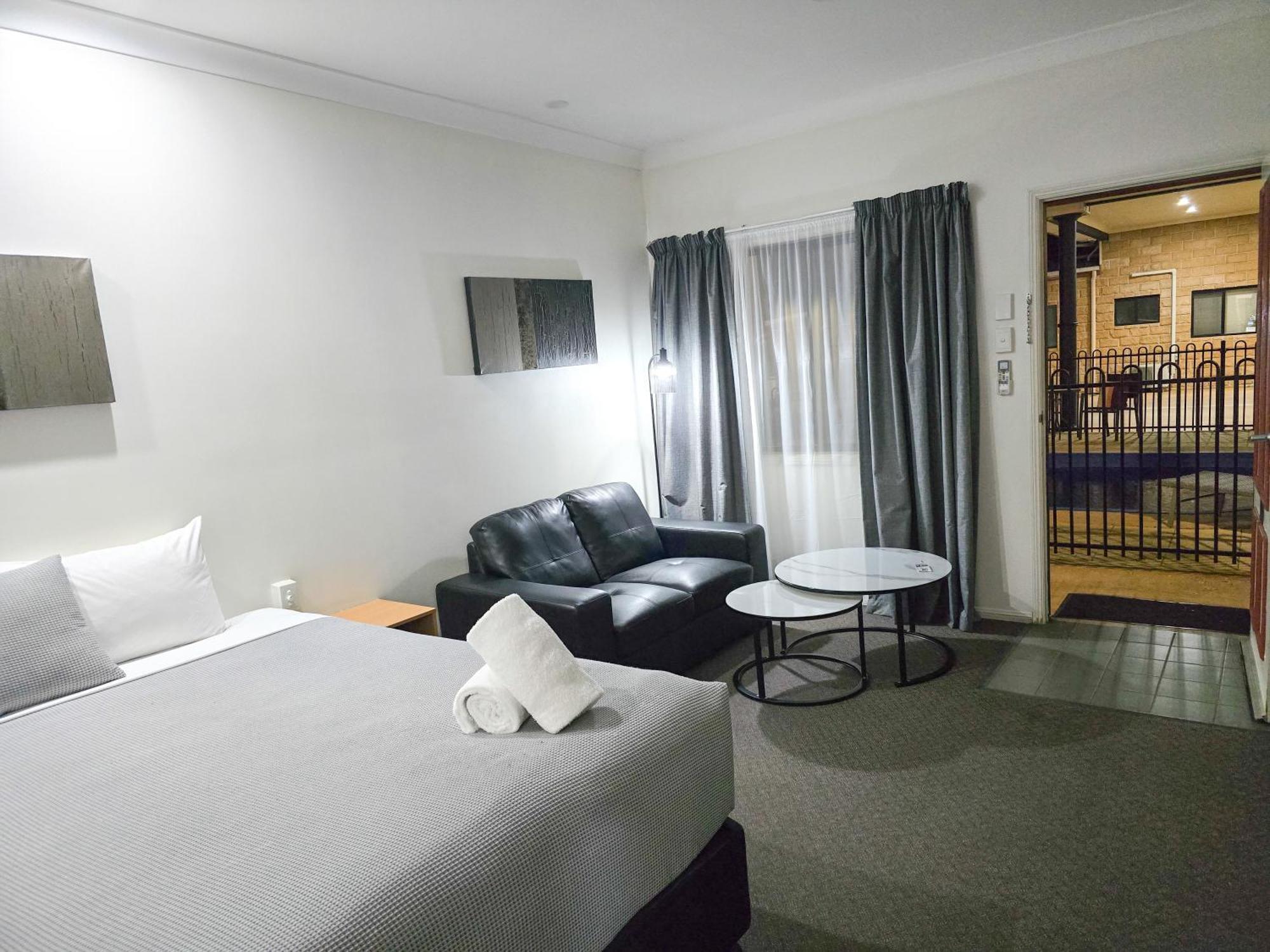 Ascot Lodge Motor Inn Кингарой Экстерьер фото
