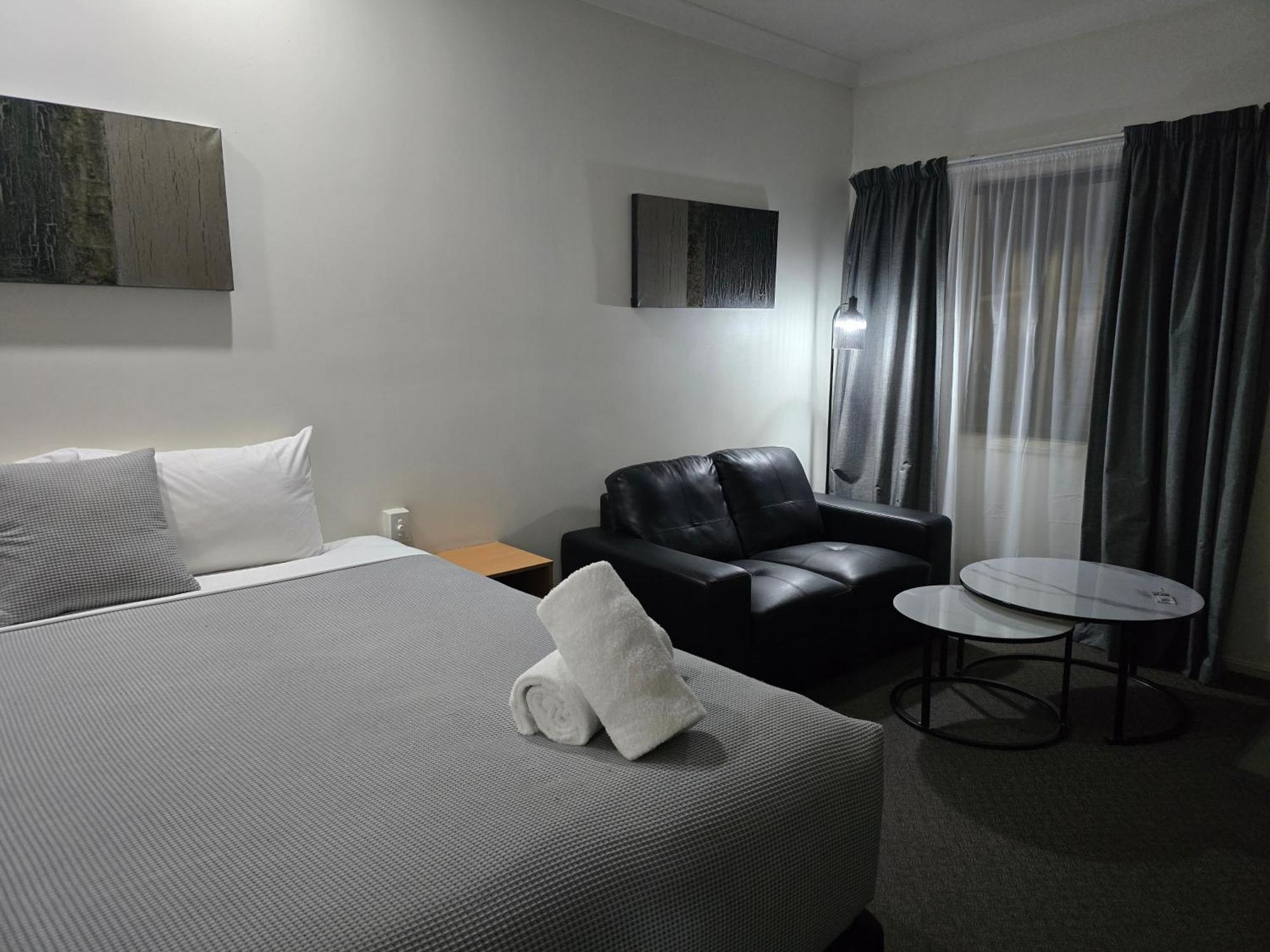 Ascot Lodge Motor Inn Кингарой Экстерьер фото