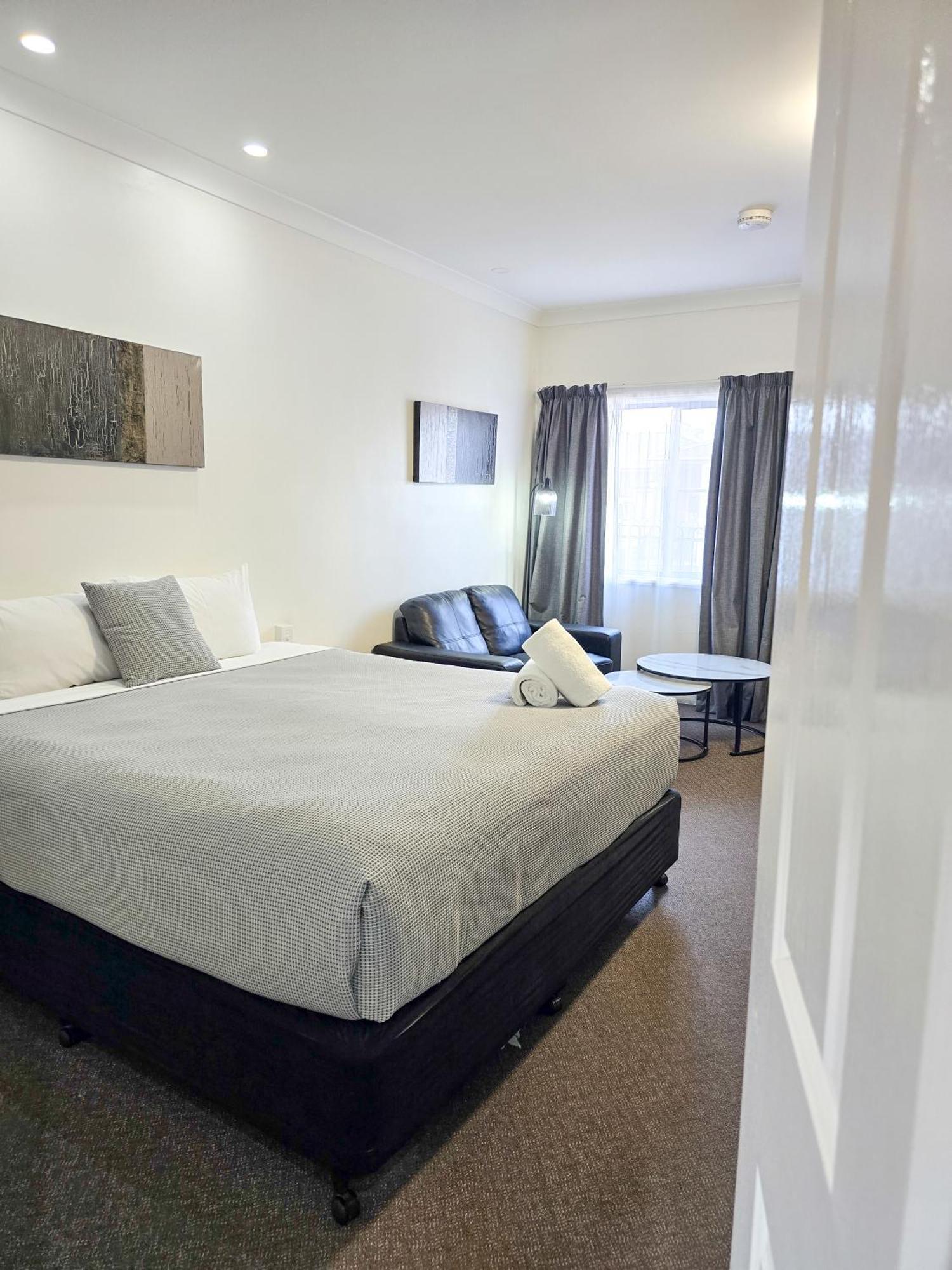 Ascot Lodge Motor Inn Кингарой Экстерьер фото