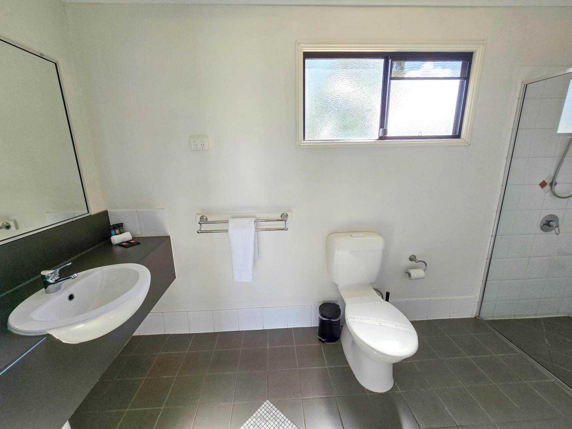 Ascot Lodge Motor Inn Кингарой Экстерьер фото