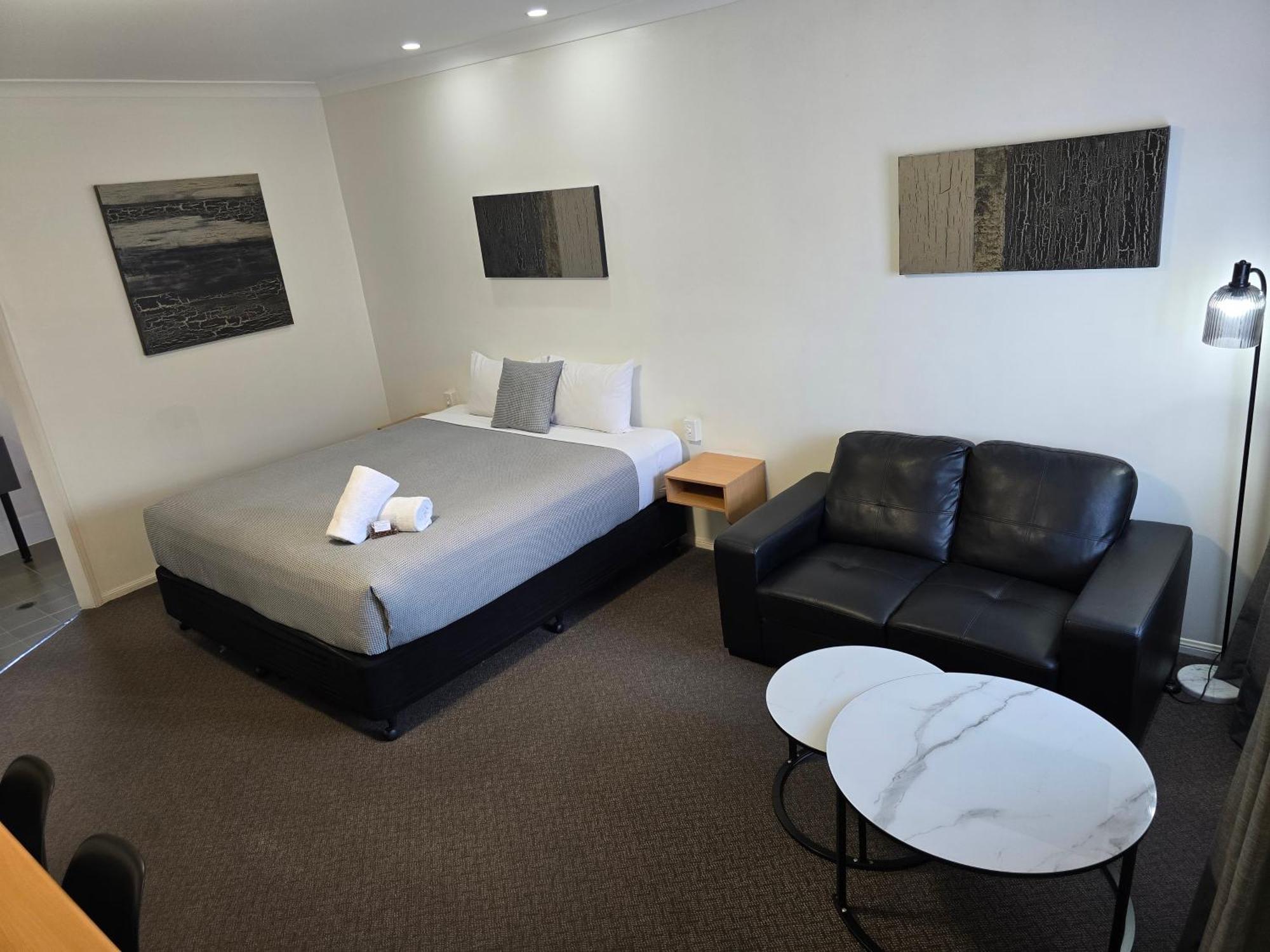 Ascot Lodge Motor Inn Кингарой Экстерьер фото